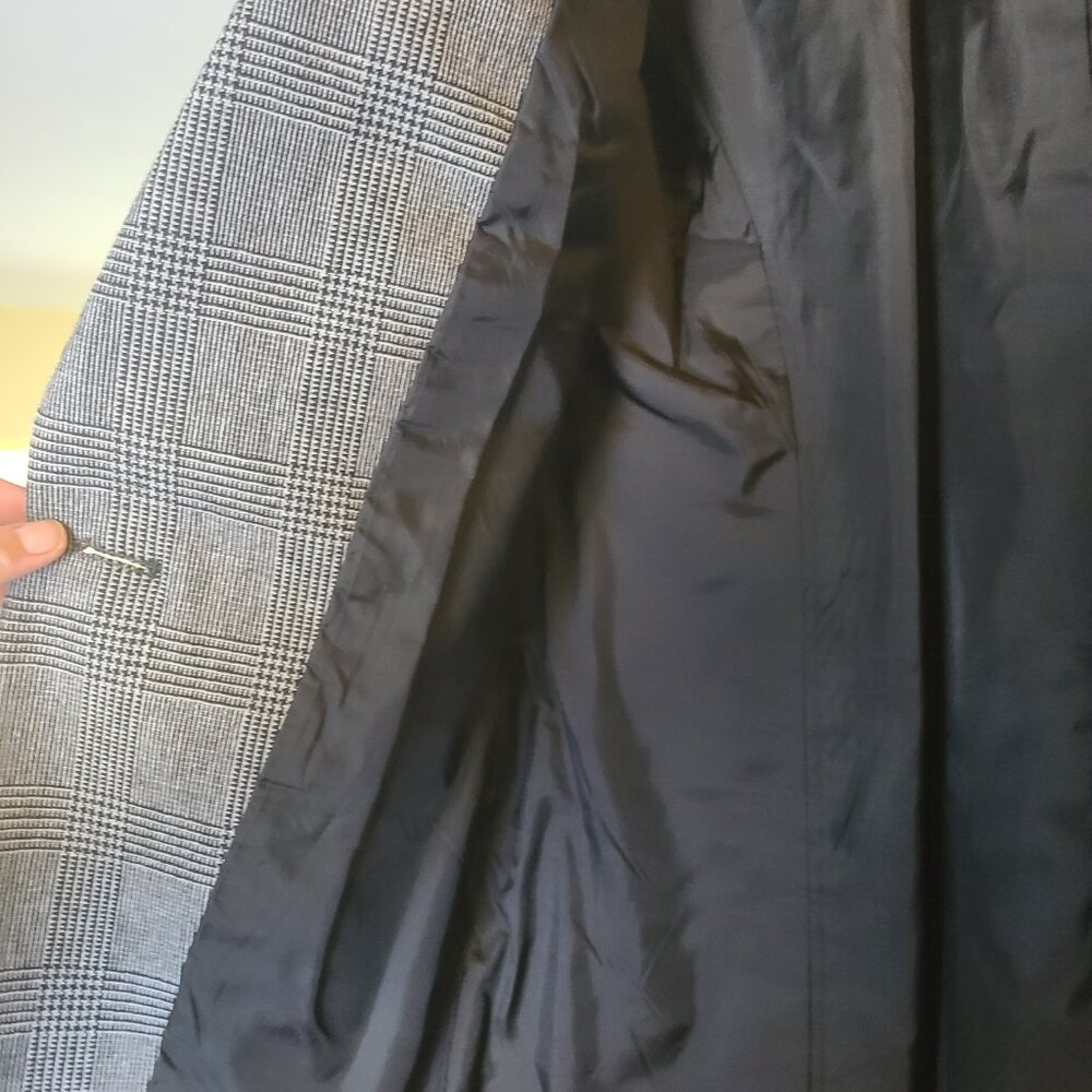Men's Suit - Picture 4 of 8